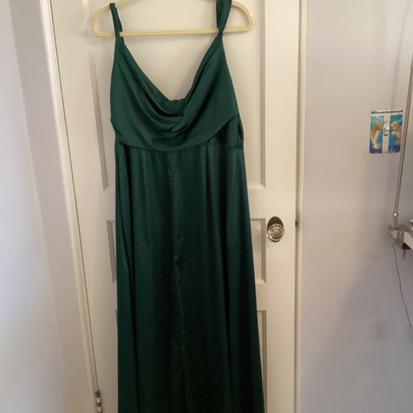 David’s Bridal: Juniper Green Satin Dress Size 18. - Picture 3 of 7